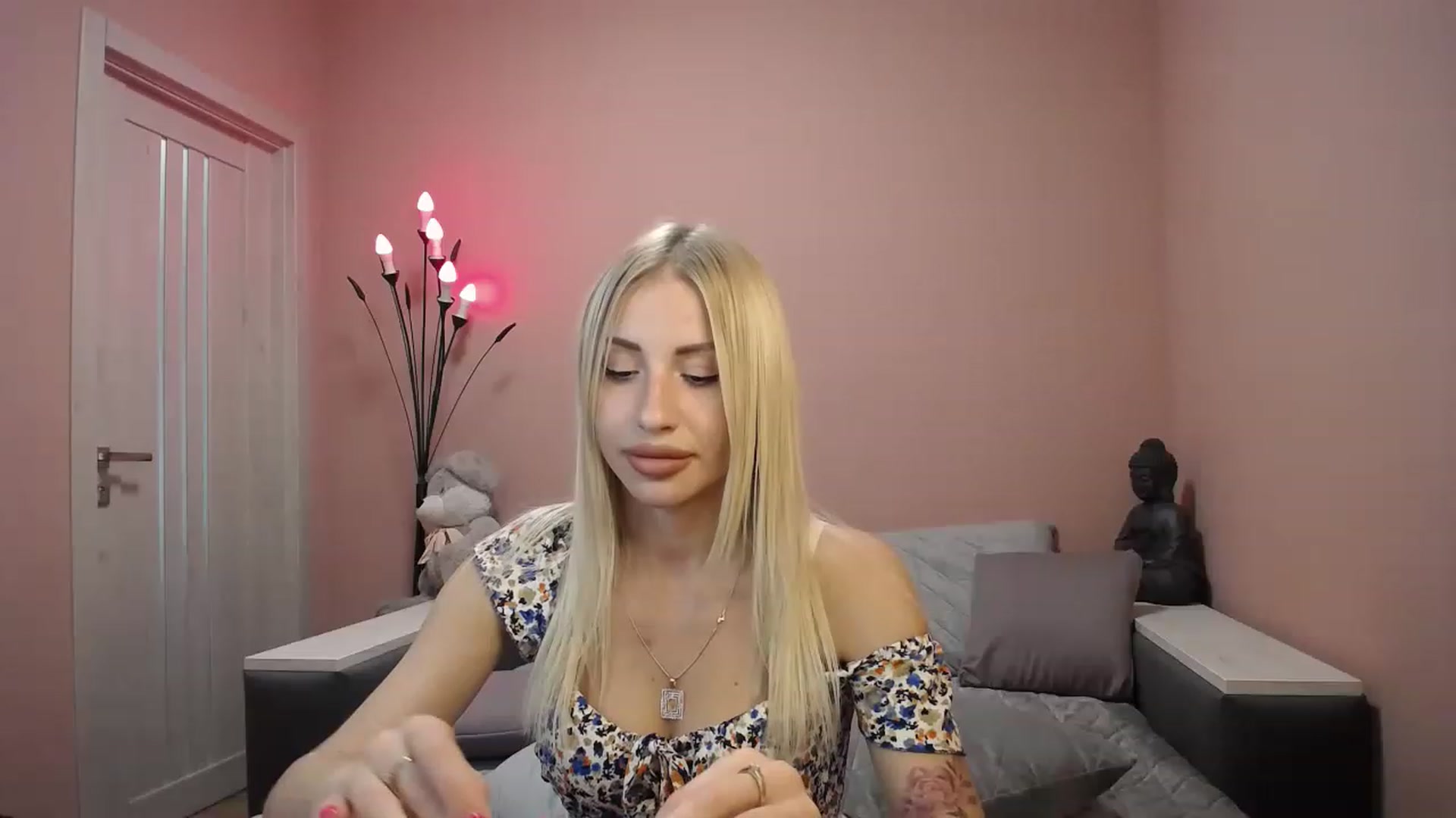 Gallery image thumbnail from KimKalash's myfreecams stream on, 06/16/2023, 13:29 image 8 of 20