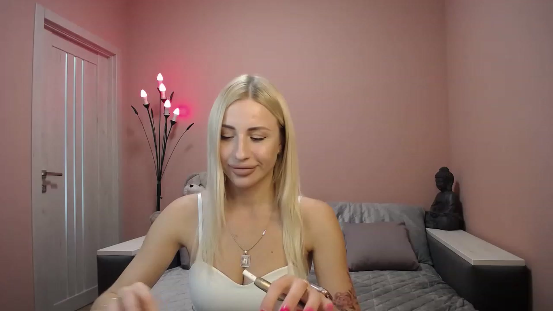 Gallery image thumbnail from KimKalash's myfreecams stream on, 06/17/2023, 09:03 image 9 of 20