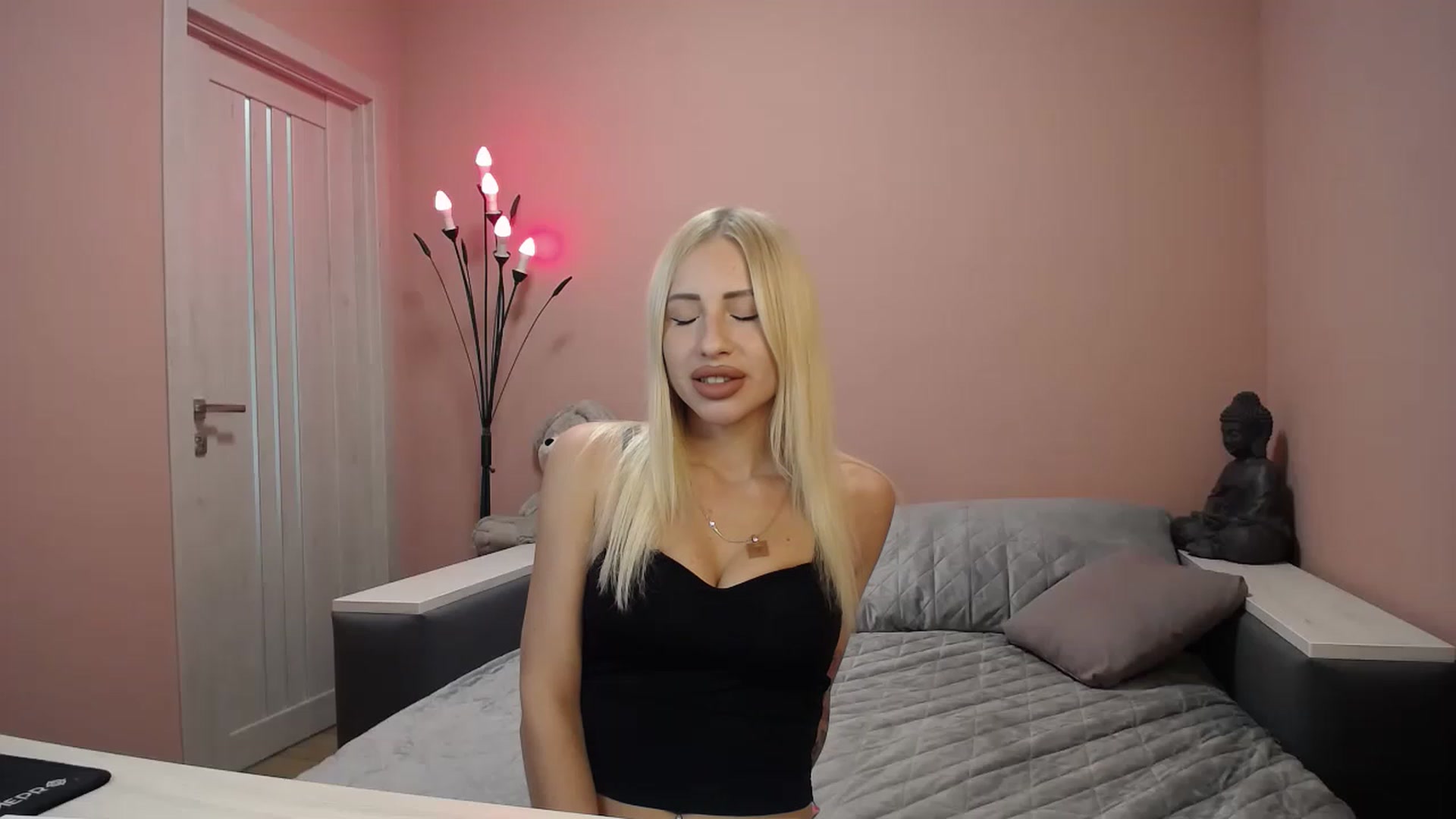 Gallery image thumbnail from KimKalash's myfreecams stream on, 06/19/2023, 08:33 image 8 of 20
