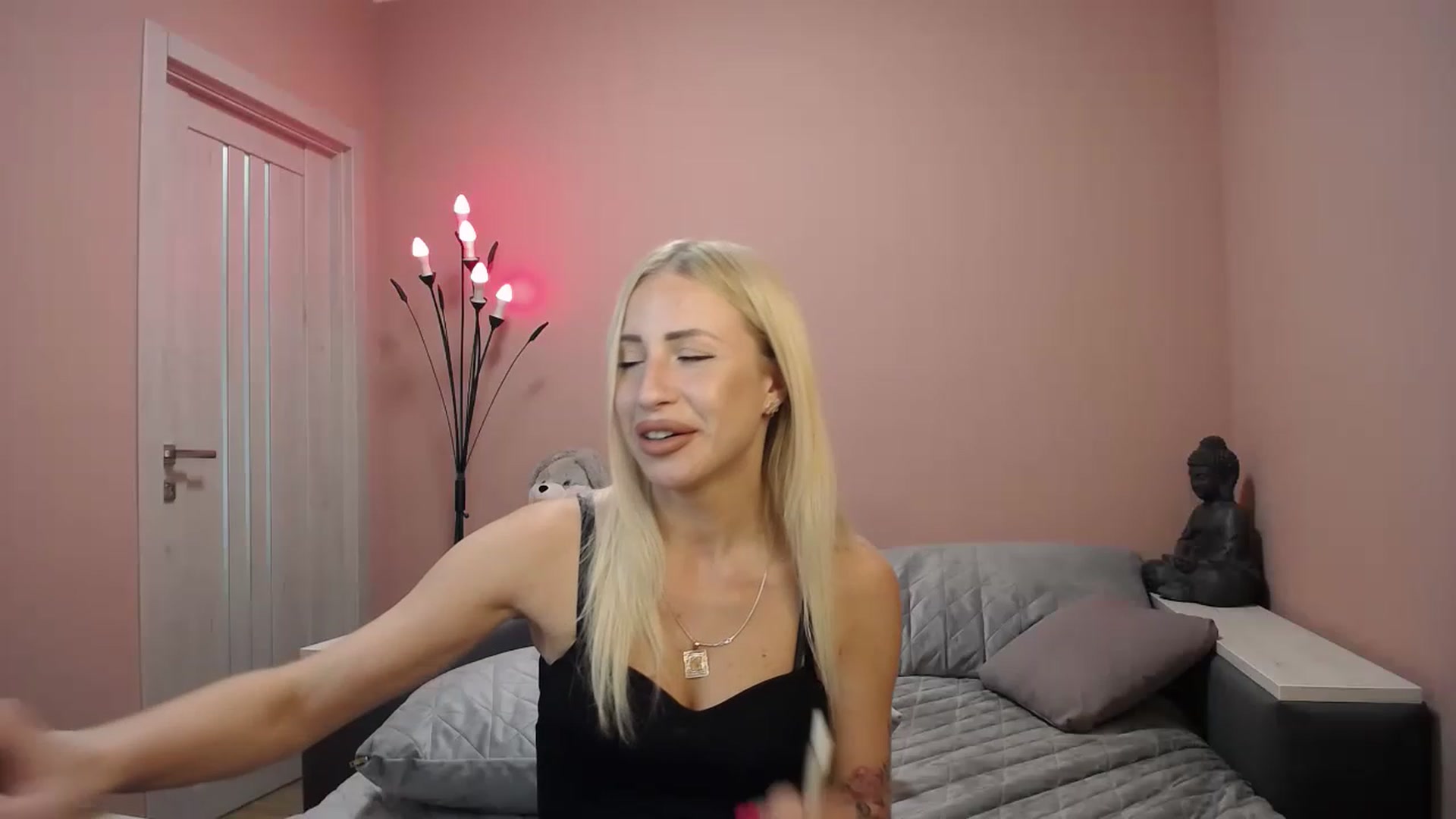 Gallery image thumbnail from KimKalash's myfreecams stream on, 06/19/2023, 09:39 image 3 of 20