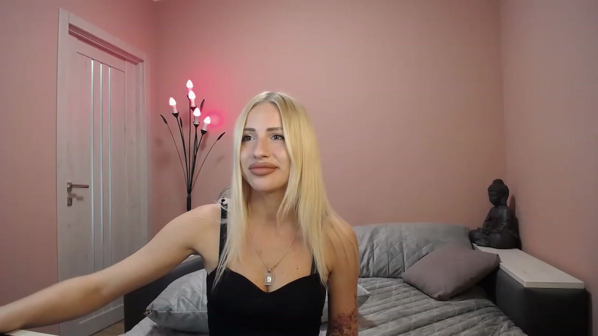 Gallery image thumbnail from KimKalash's myfreecams stream on, 06/19/2023, 09:39 image 17 of 20
