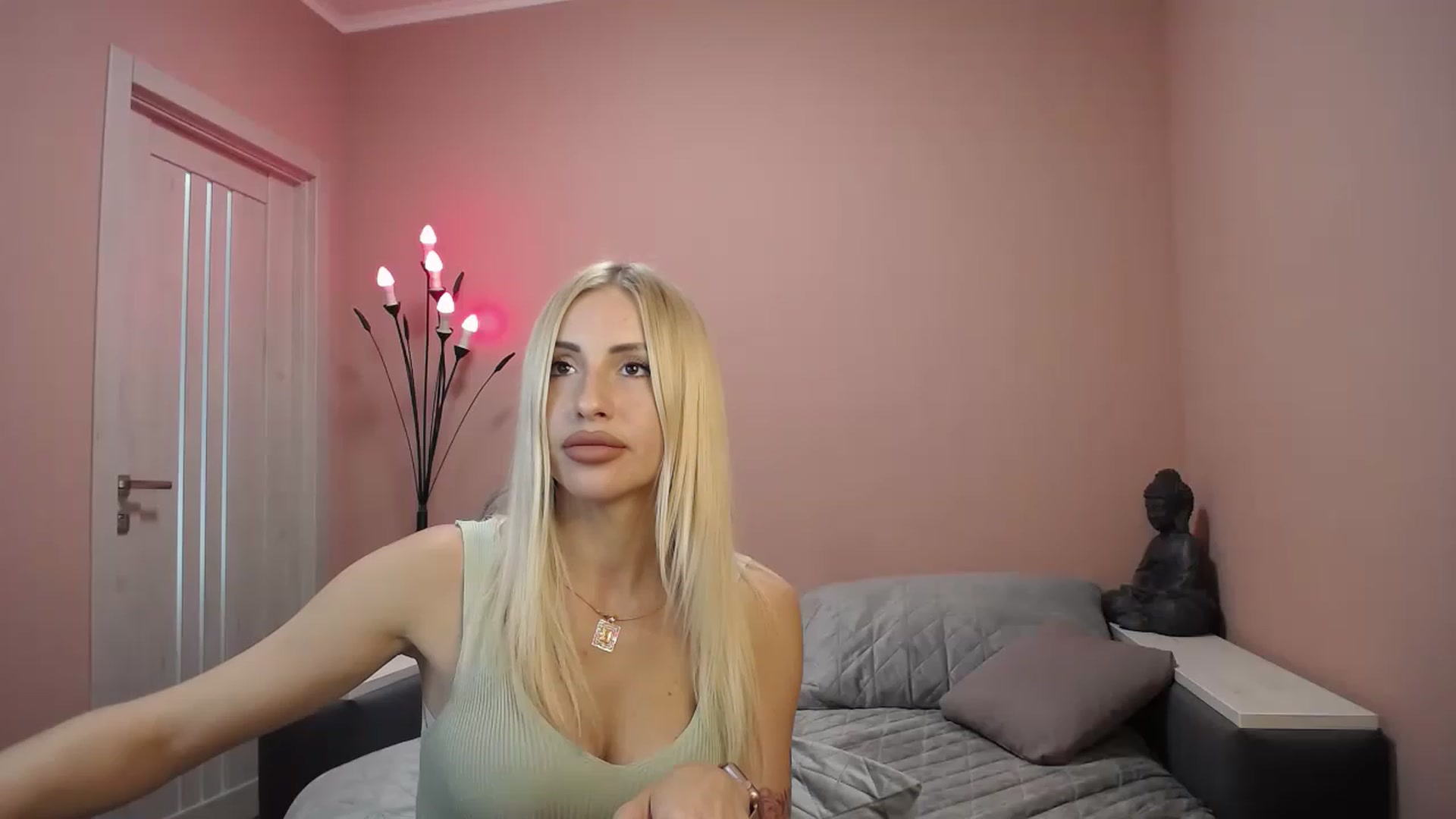 Gallery image thumbnail from KimKalash's myfreecams stream on, 06/20/2023, 09:08 image 19 of 20