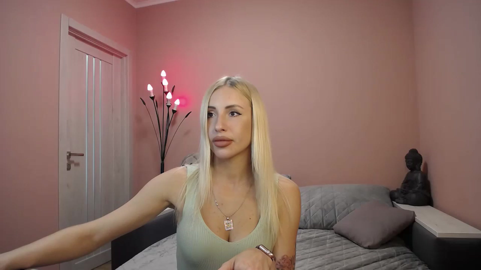 Gallery image thumbnail from KimKalash's myfreecams stream on, 06/20/2023, 09:08 image 3 of 20