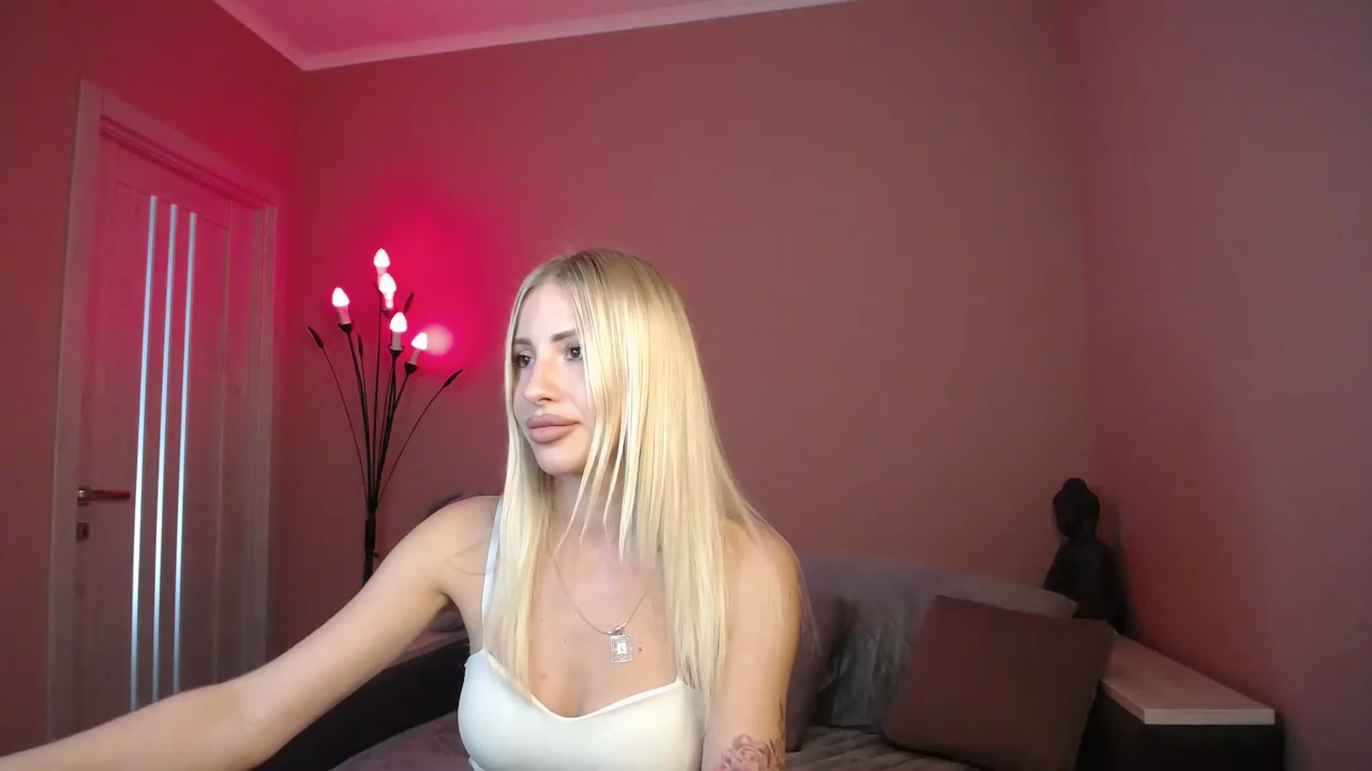 Gallery image thumbnail from KimKalash's myfreecams stream on, 06/24/2023, 13:12 image 3 of 20