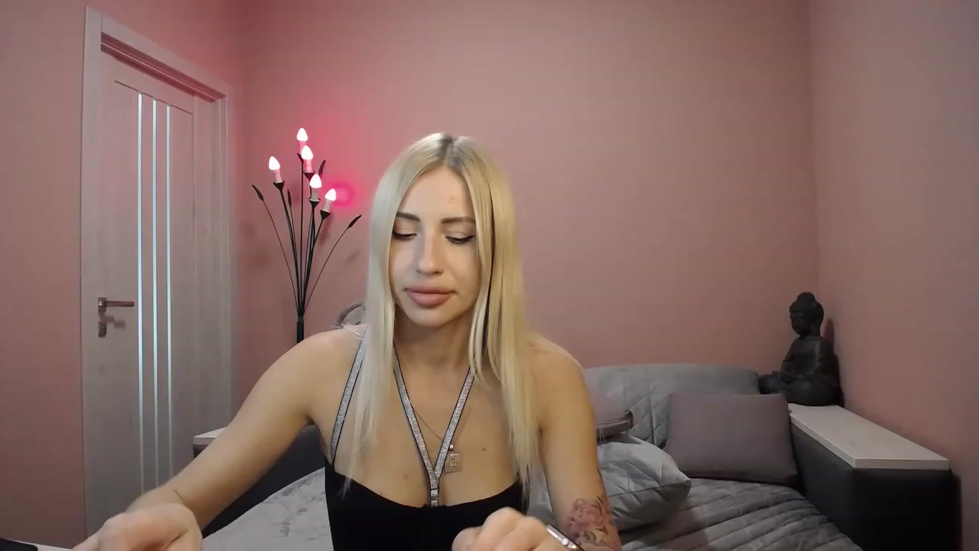Gallery image thumbnail from KimKalash's myfreecams stream on, 06/25/2023, 10:20 image 1 of 20