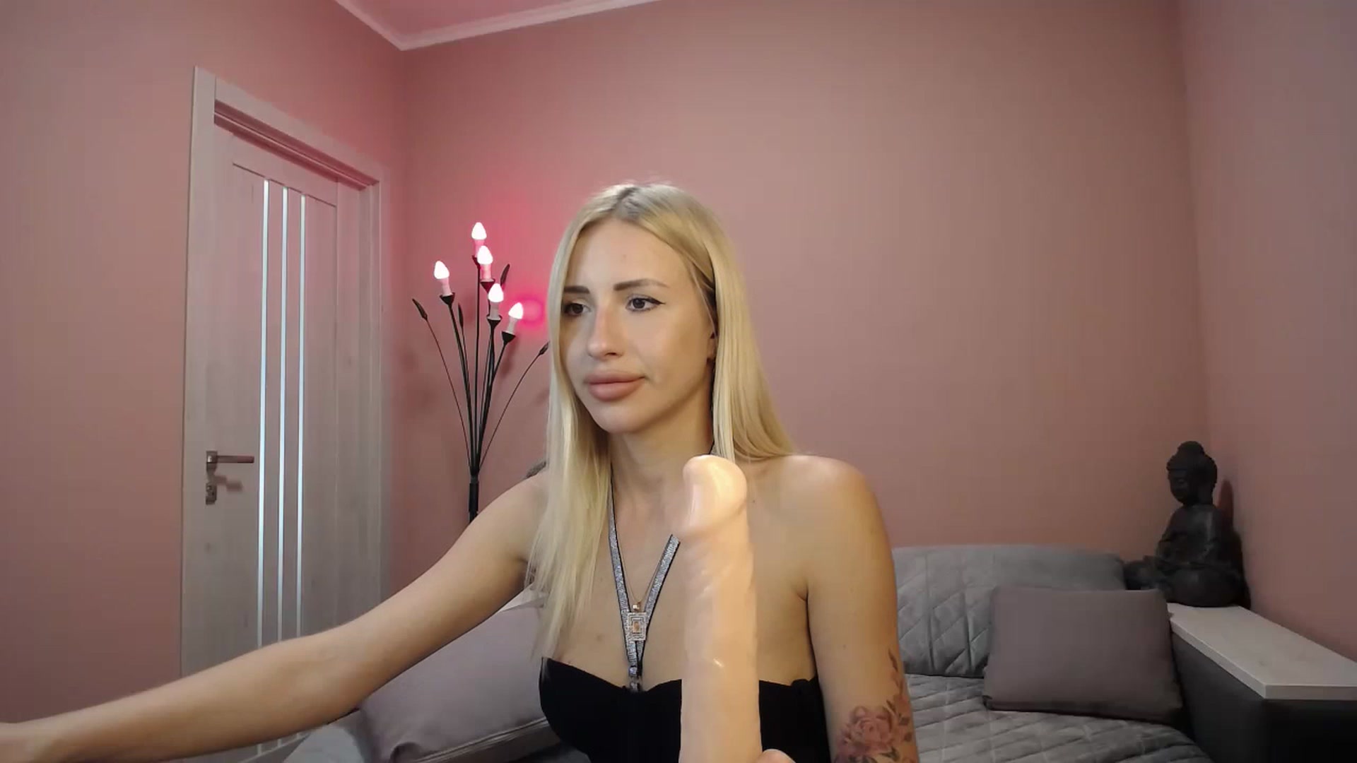 Gallery image thumbnail from KimKalash's myfreecams stream on, 06/25/2023, 10:20 image 14 of 20
