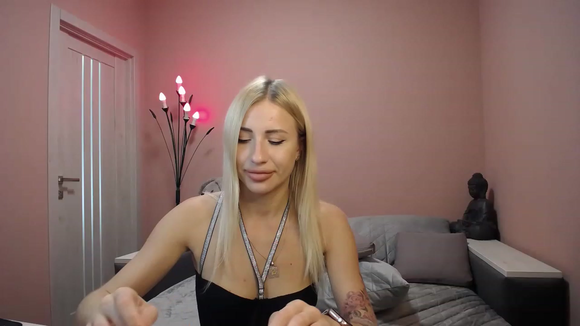 Gallery image thumbnail from KimKalash's myfreecams stream on, 06/25/2023, 10:20 image 2 of 20