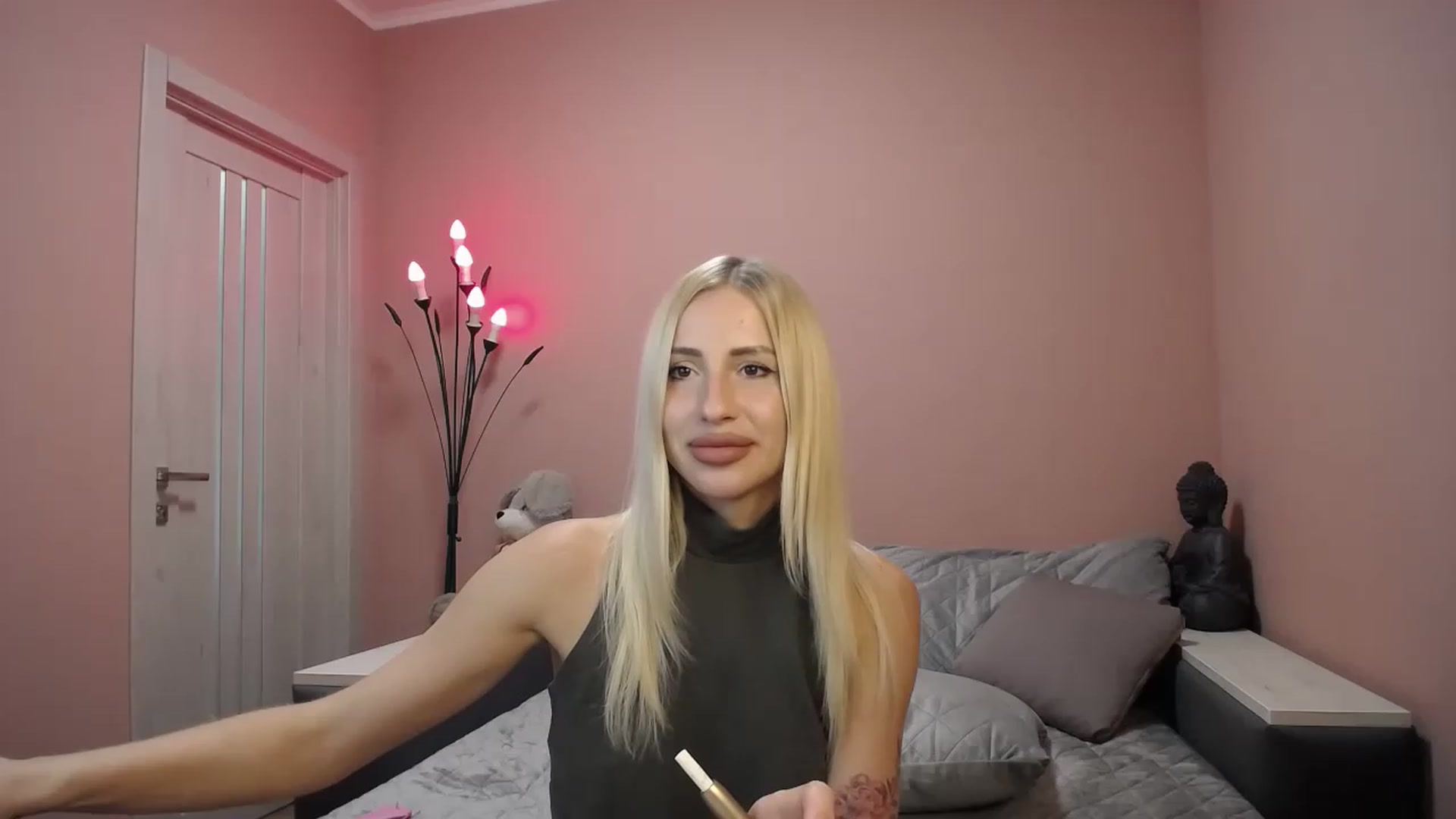 Gallery image thumbnail from KimKalash's myfreecams stream on, 06/28/2023, 09:36 image 10 of 20
