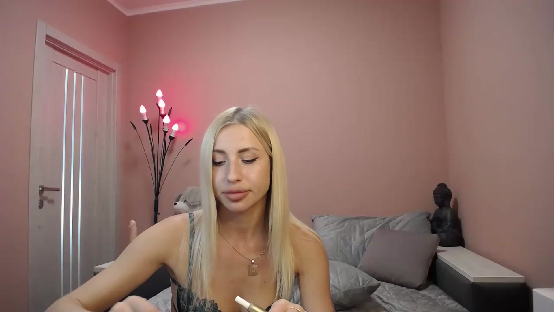 Gallery image thumbnail from KimKalash's myfreecams stream on, 06/30/2023, 12:33 image 18 of 20