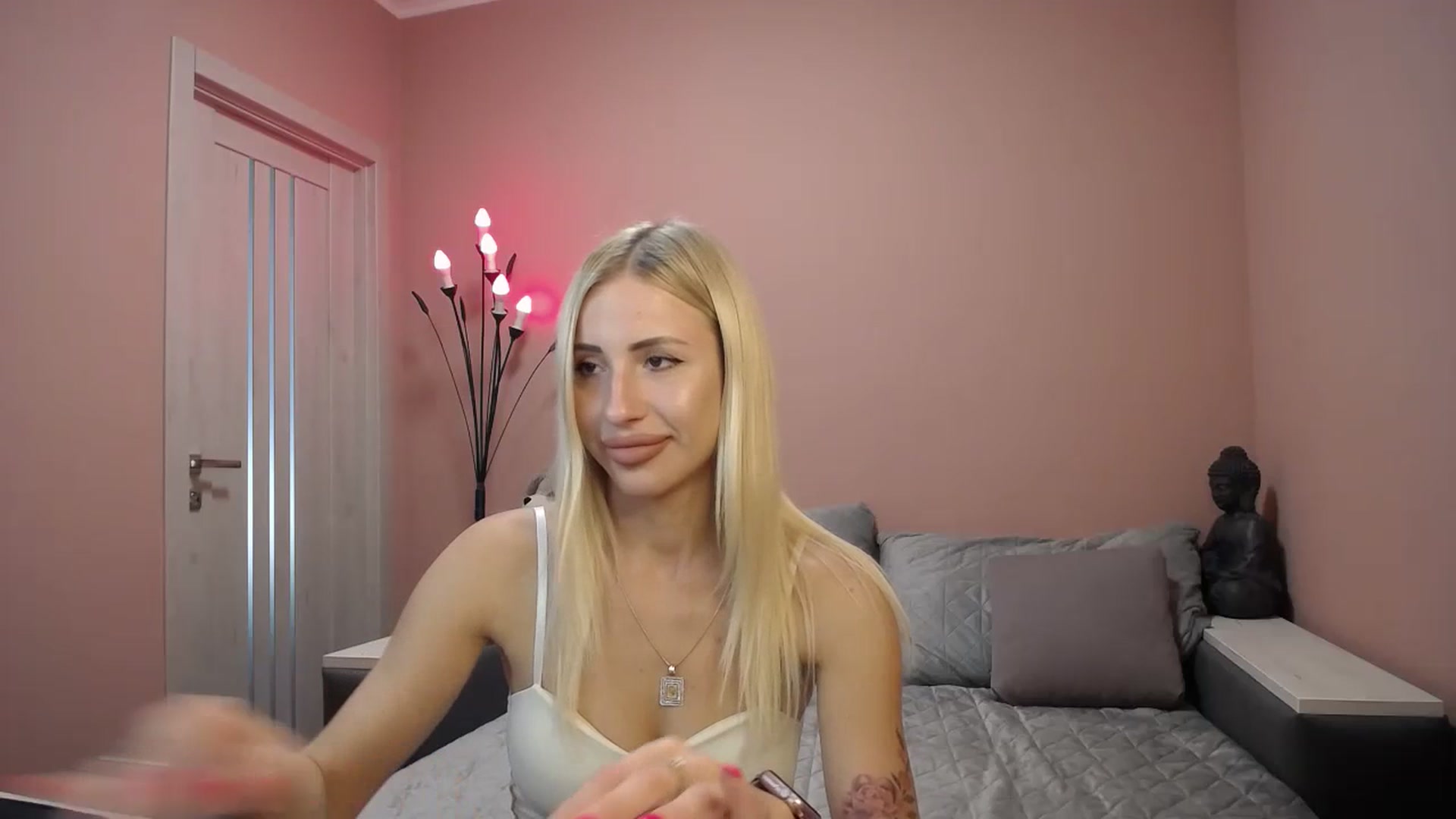 Gallery image thumbnail from KimKalash's myfreecams stream on, 07/02/2023, 08:49 image 15 of 20