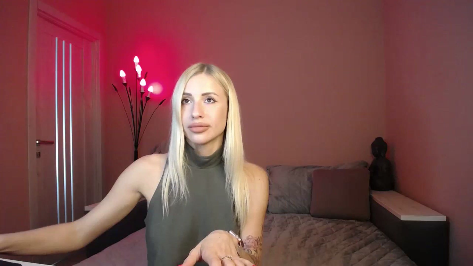 Gallery image thumbnail from KimKalash's myfreecams stream on, 07/03/2023, 08:57 image 14 of 20
