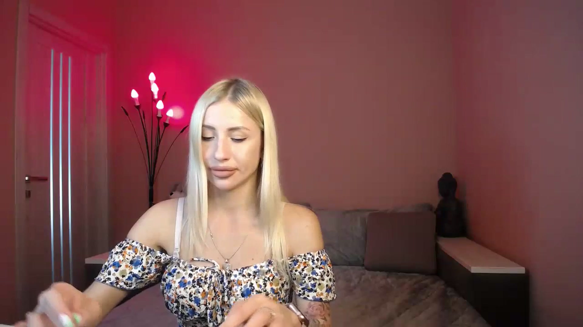 Gallery image thumbnail from KimKalash's myfreecams stream on, 07/05/2023, 08:38 image 18 of 20