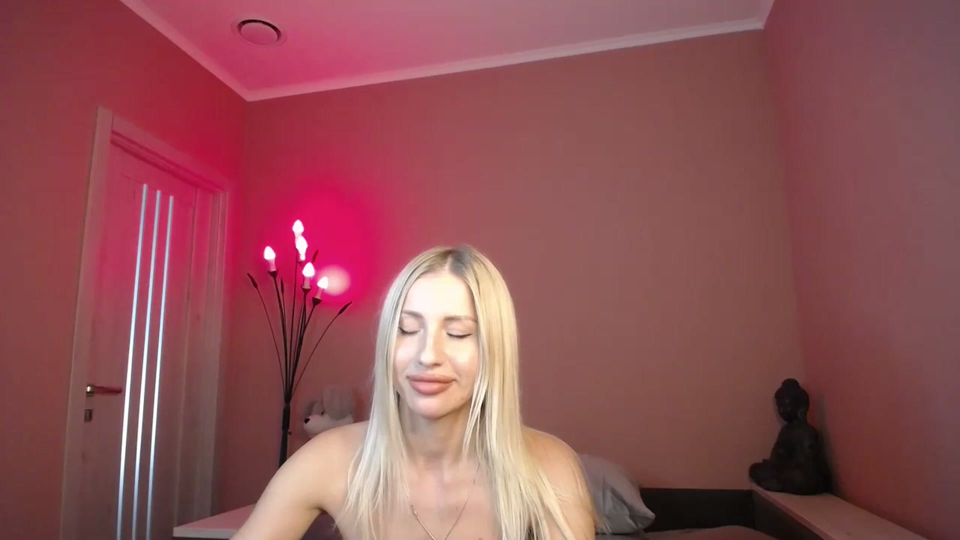Gallery image thumbnail from KimKalash's myfreecams stream on, 07/09/2023, 12:11 image 8 of 20