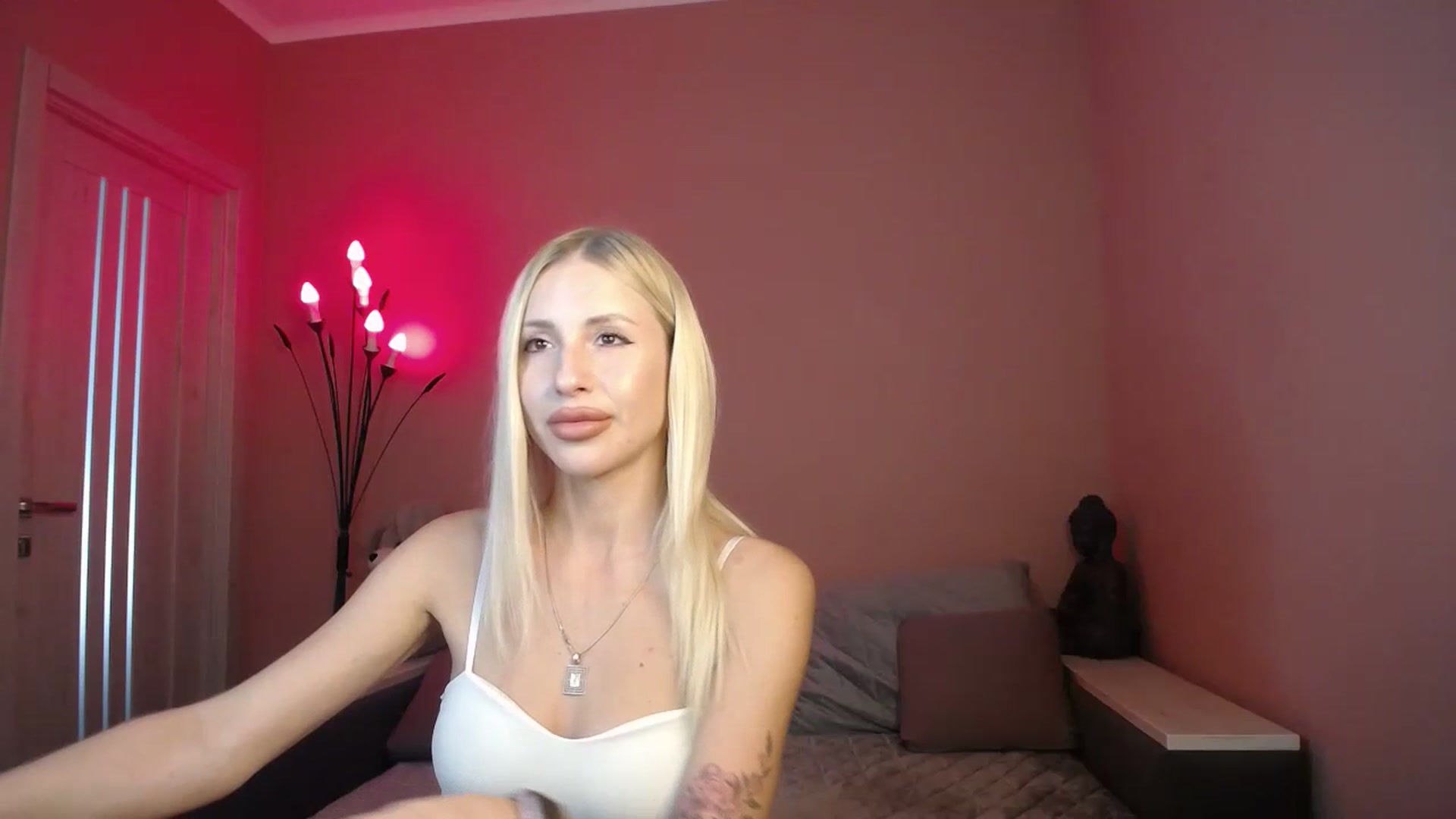 Gallery image thumbnail from KimKalash's myfreecams stream on, 07/10/2023, 08:54 image 17 of 20