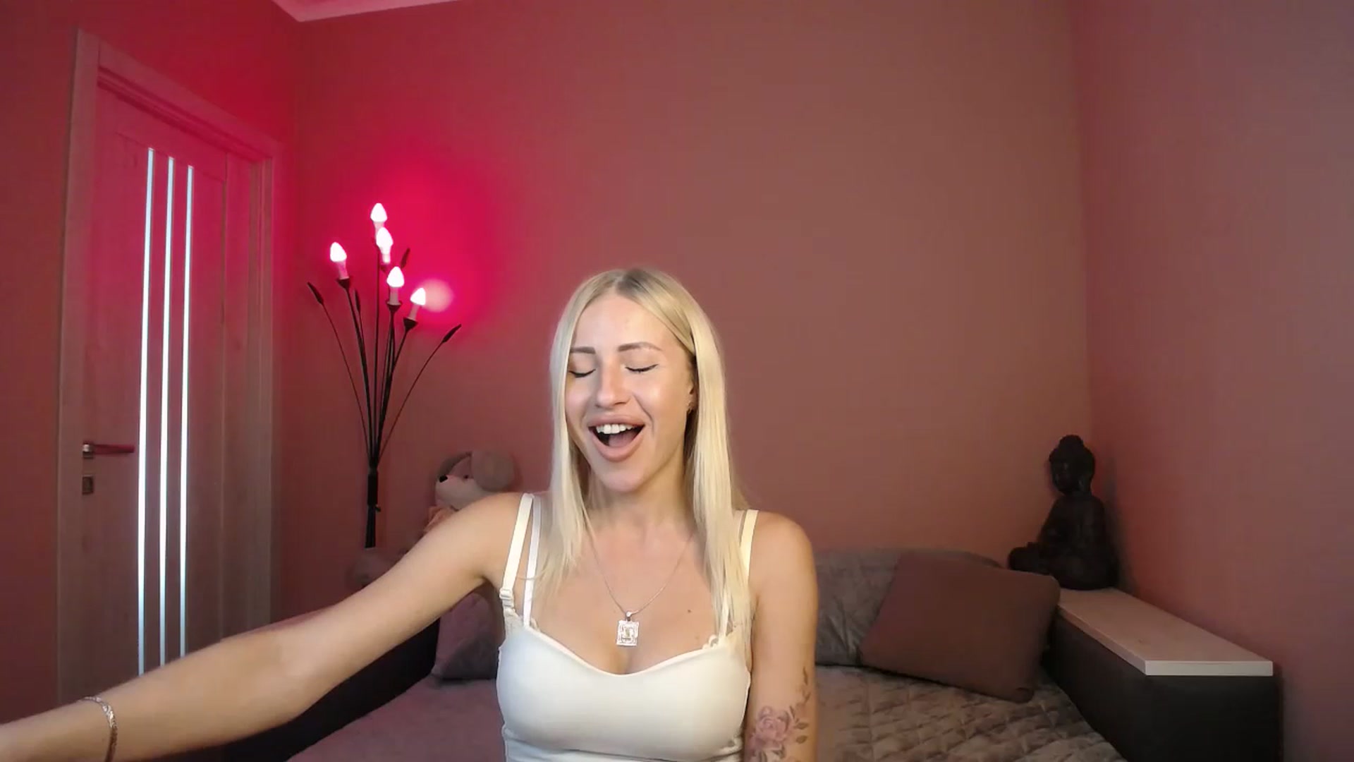 Gallery image thumbnail from KimKalash's myfreecams stream on, 07/20/2023, 10:56 image 4 of 20