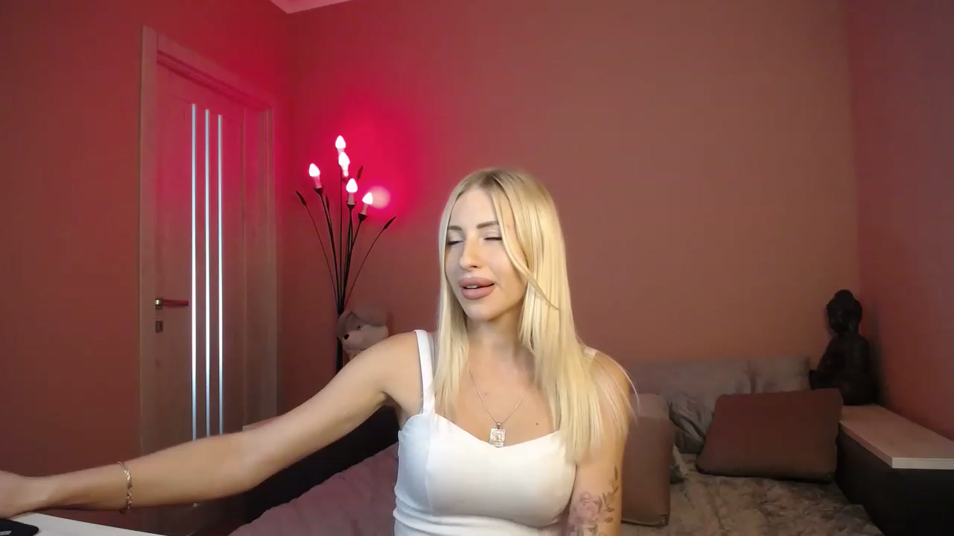 Gallery image thumbnail from KimKalash's myfreecams stream on, 07/22/2023, 11:46 image 13 of 20