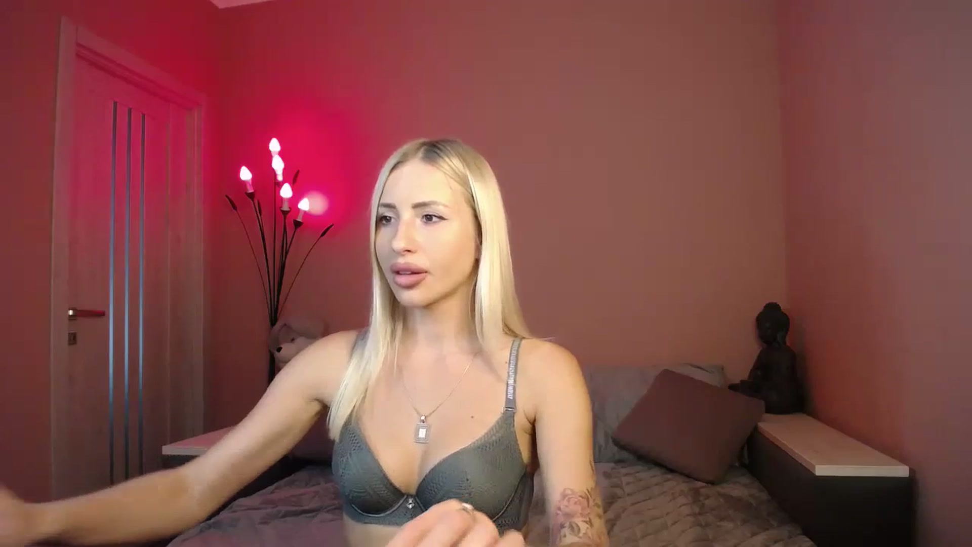 Gallery image thumbnail from KimKalash's myfreecams stream on, 07/23/2023, 12:31 image 3 of 20