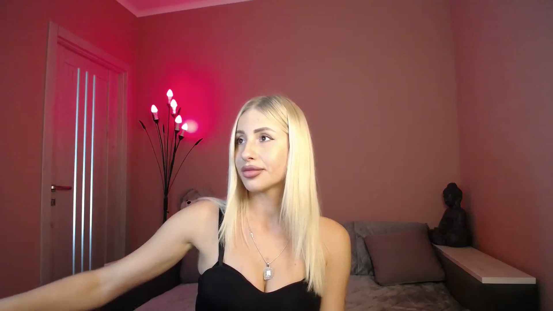 Gallery image thumbnail from KimKalash's myfreecams stream on, 07/31/2023, 08:40 image 4 of 20