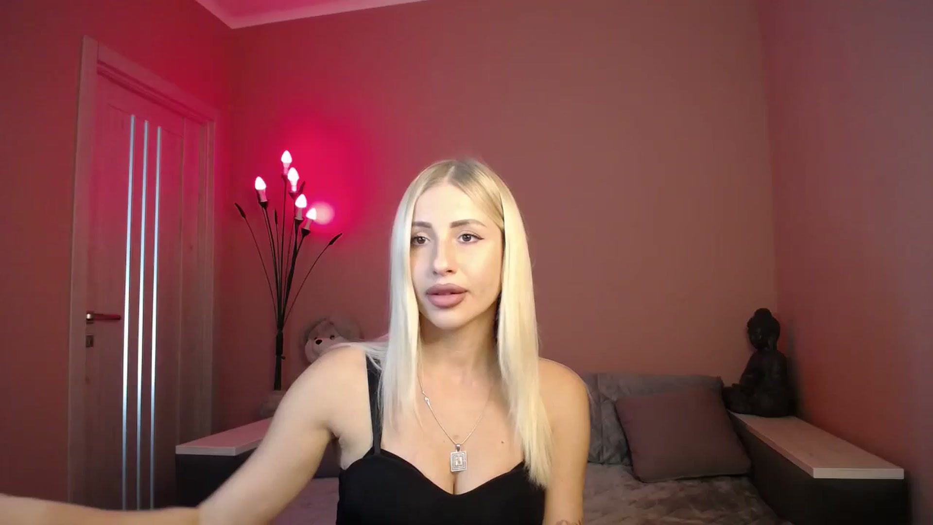 Gallery image thumbnail from KimKalash's myfreecams stream on, 07/31/2023, 08:40 image 1 of 20