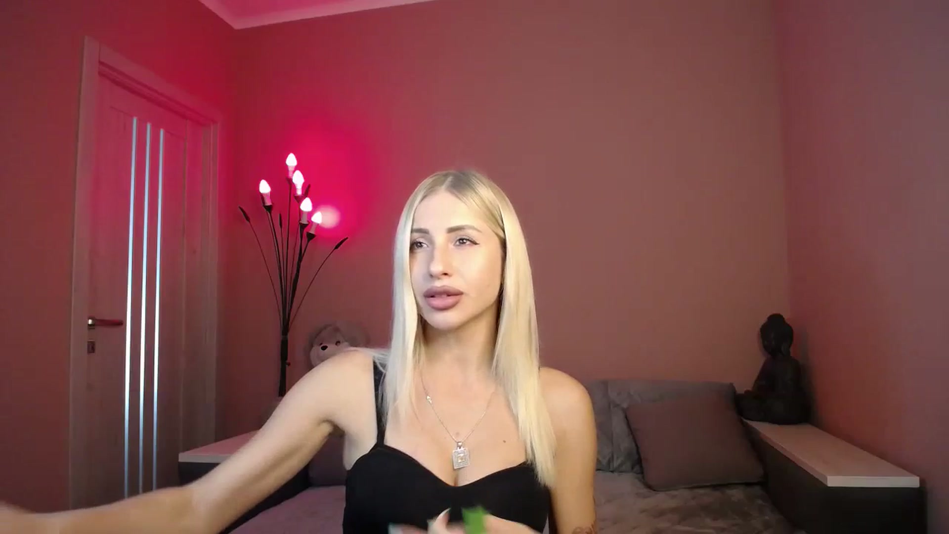 Gallery image thumbnail from KimKalash's myfreecams stream on, 07/31/2023, 08:40 image 3 of 20