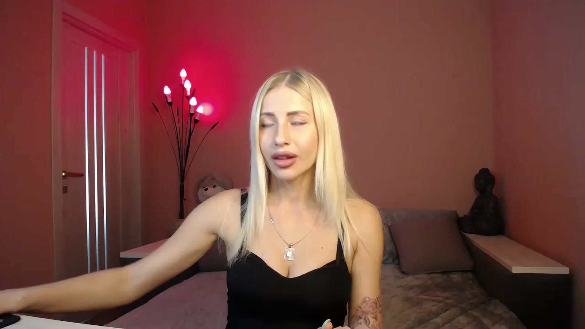 Gallery image thumbnail from KimKalash's myfreecams stream on, 07/31/2023, 08:40 image 13 of 20