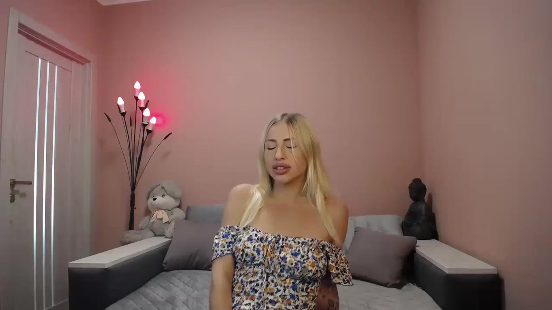 Gallery image thumbnail from KimKalash's myfreecams stream on, 08/04/2023, 08:40 image 14 of 20