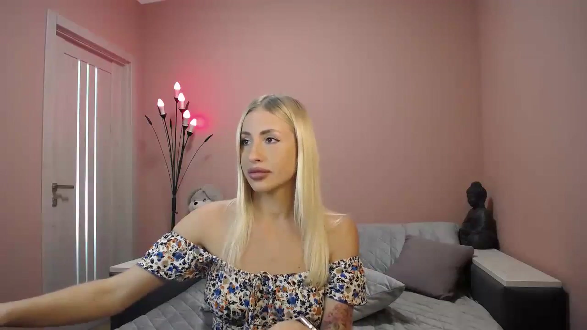 Gallery image thumbnail from KimKalash's myfreecams stream on, 08/04/2023, 09:50 image 4 of 20