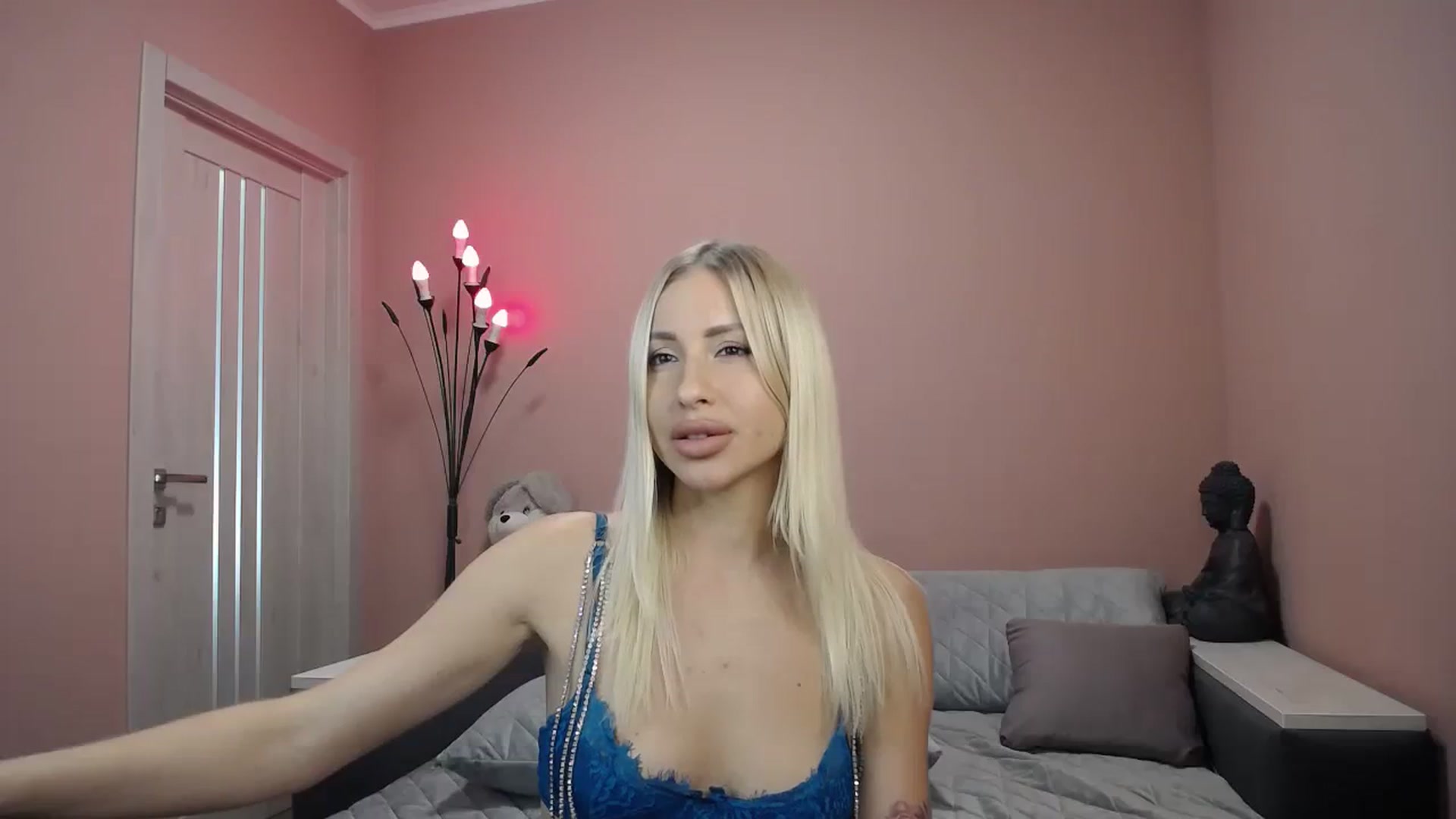 Gallery image thumbnail from KimKalash's myfreecams stream on, 08/05/2023, 11:35 image 6 of 20