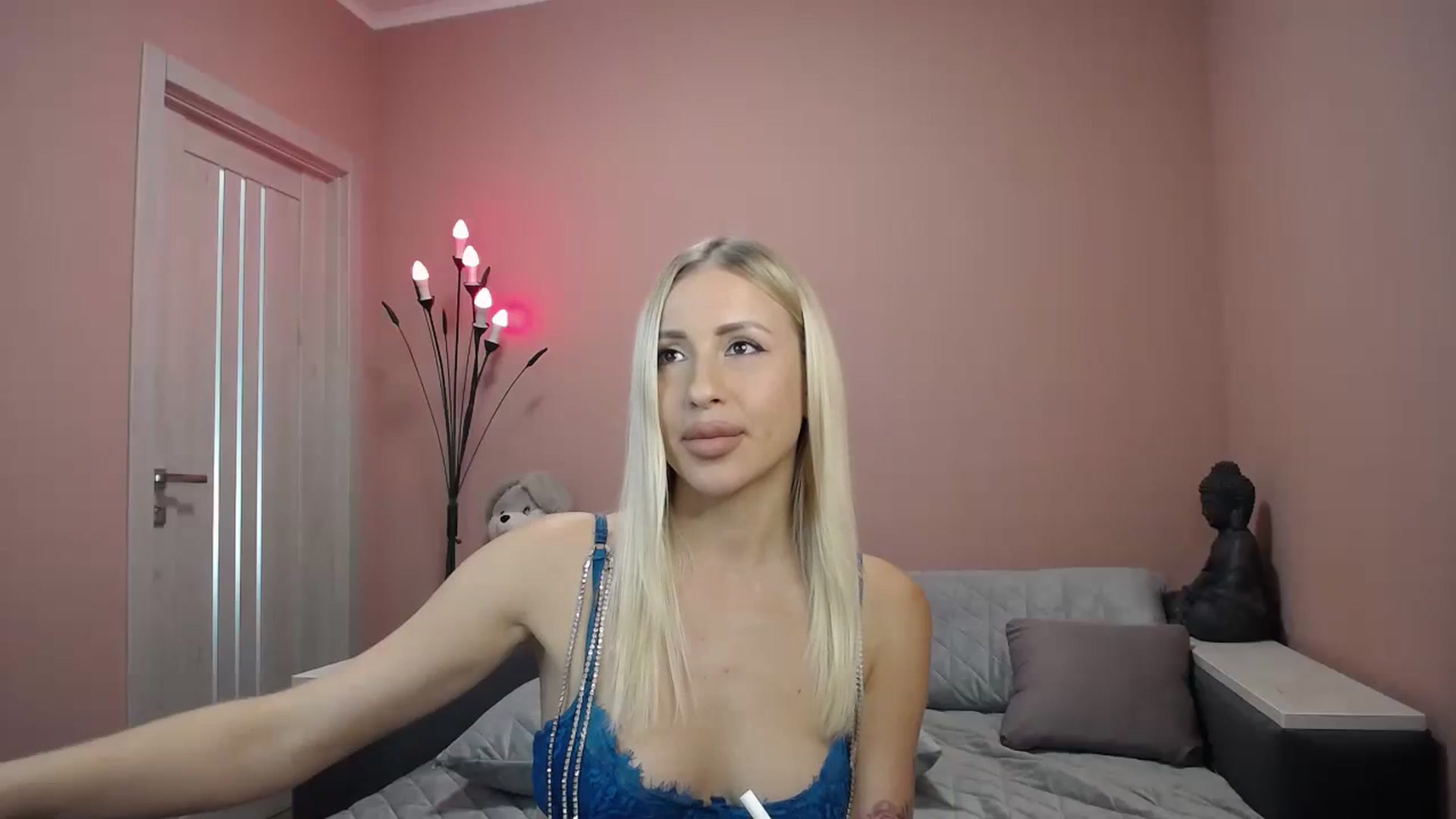 Gallery image thumbnail from KimKalash's myfreecams stream on, 08/05/2023, 11:35 image 7 of 20