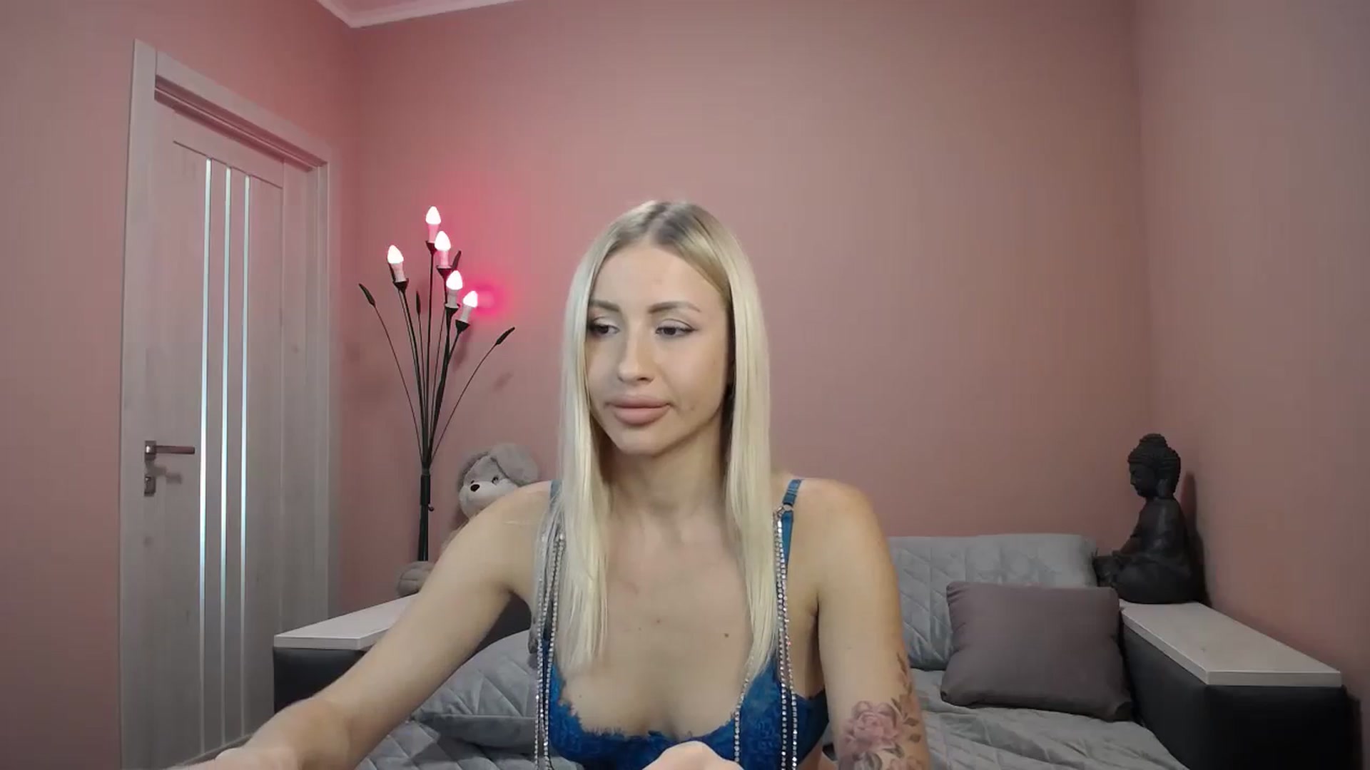 Gallery image thumbnail from KimKalash's myfreecams stream on, 08/05/2023, 11:35 image 15 of 20