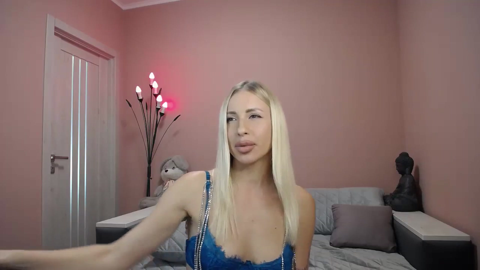 Gallery image thumbnail from KimKalash's myfreecams stream on, 08/05/2023, 11:35 image 11 of 20
