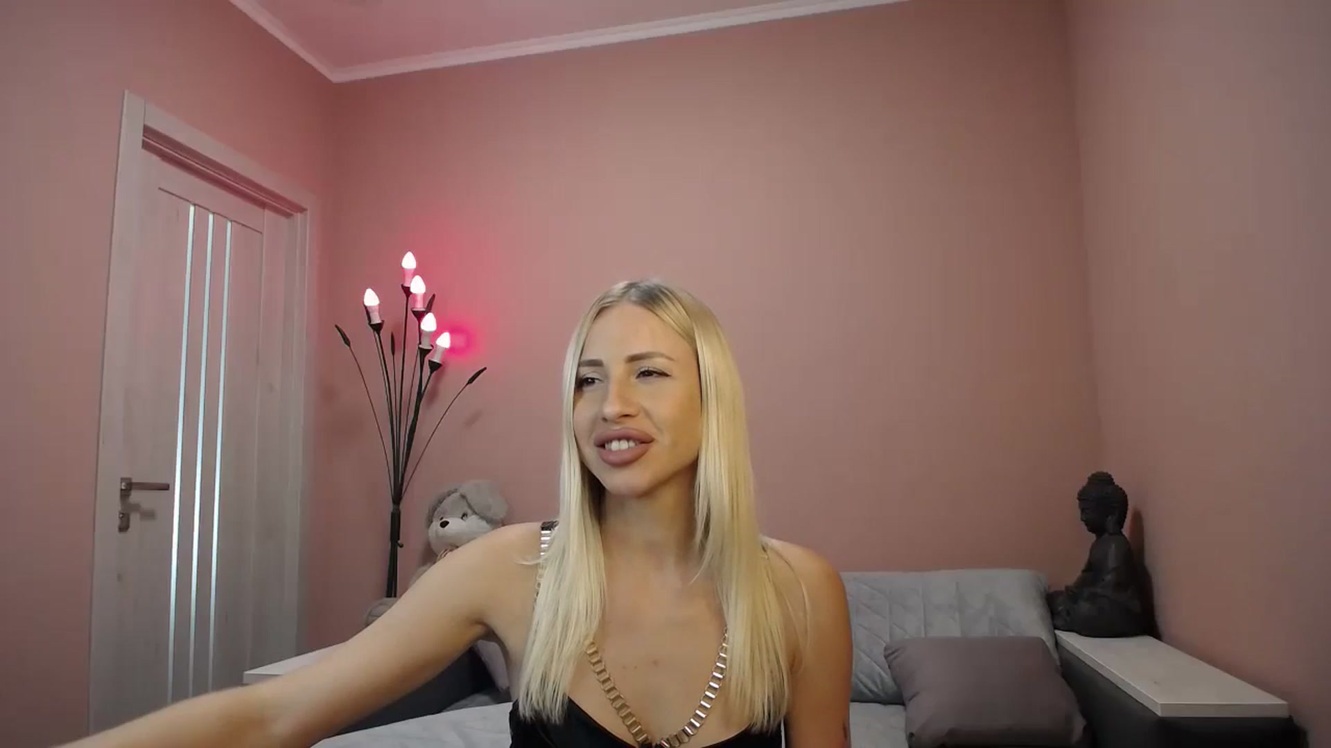 Gallery image thumbnail from KimKalash's myfreecams stream on, 08/06/2023, 09:25 image 7 of 20