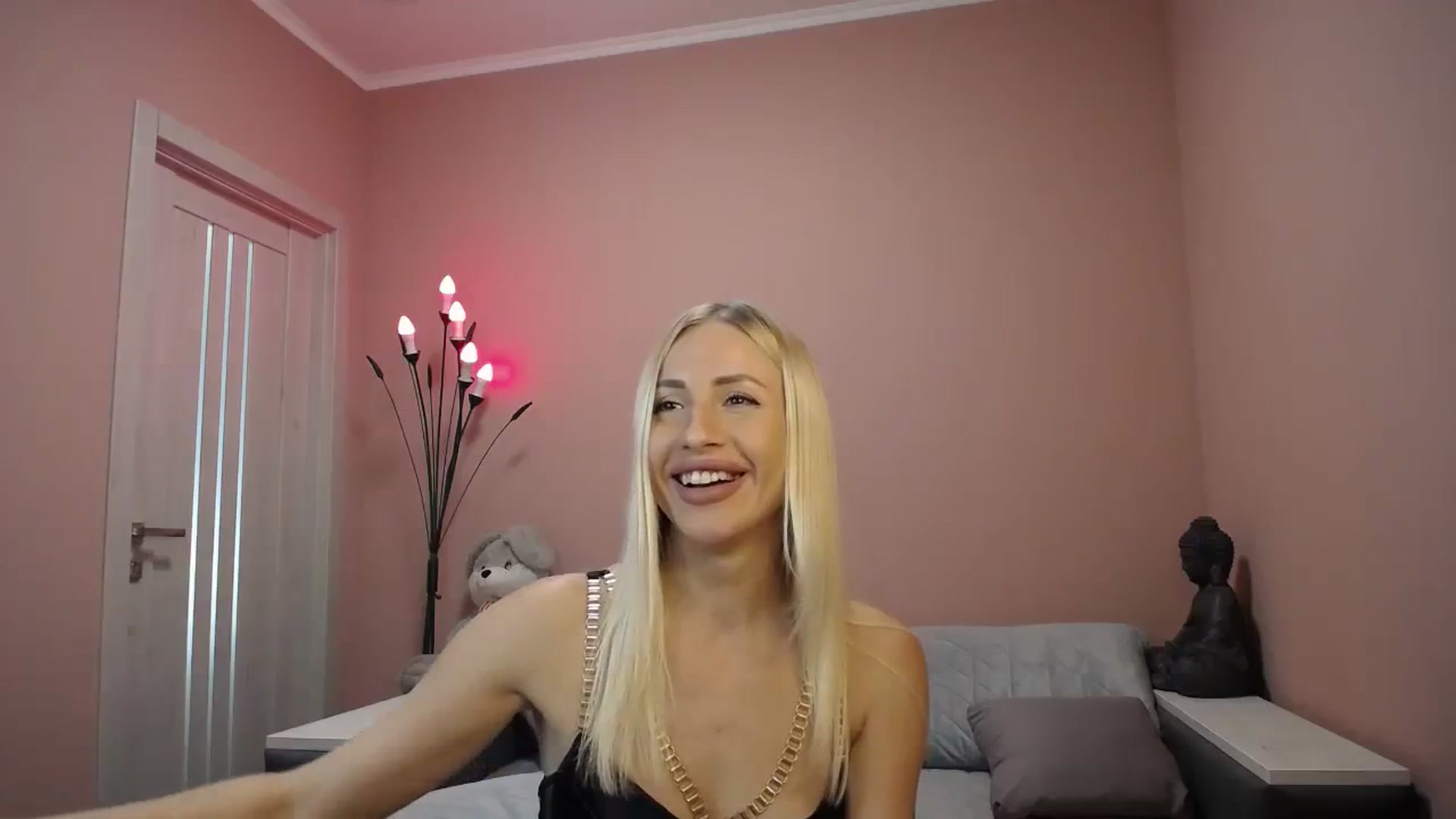 Gallery image thumbnail from KimKalash's myfreecams stream on, 08/06/2023, 09:25 image 12 of 20