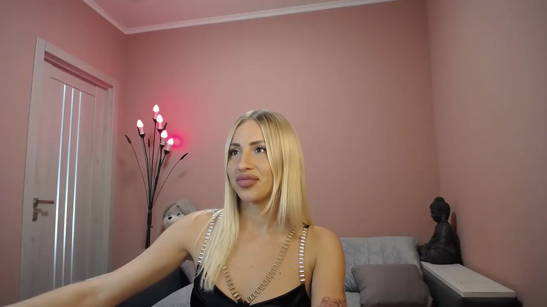Gallery image thumbnail from KimKalash's myfreecams stream on, 08/06/2023, 09:25 image 17 of 20