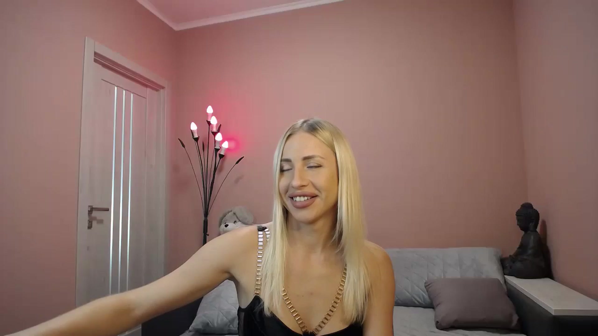 Gallery image thumbnail from KimKalash's myfreecams stream on, 08/06/2023, 09:25 image 4 of 20