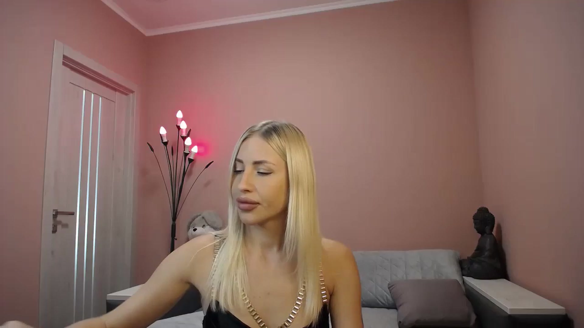 Gallery image thumbnail from KimKalash's myfreecams stream on, 08/06/2023, 09:25 image 14 of 20
