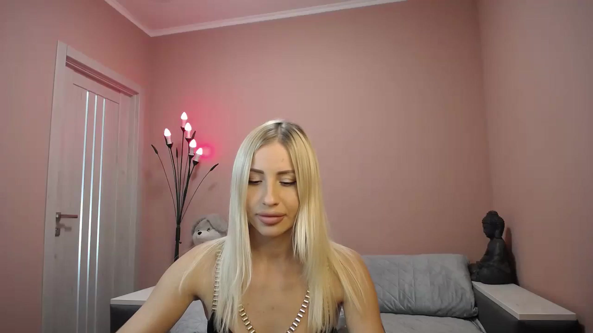 Gallery image thumbnail from KimKalash's myfreecams stream on, 08/06/2023, 10:26 image 15 of 20