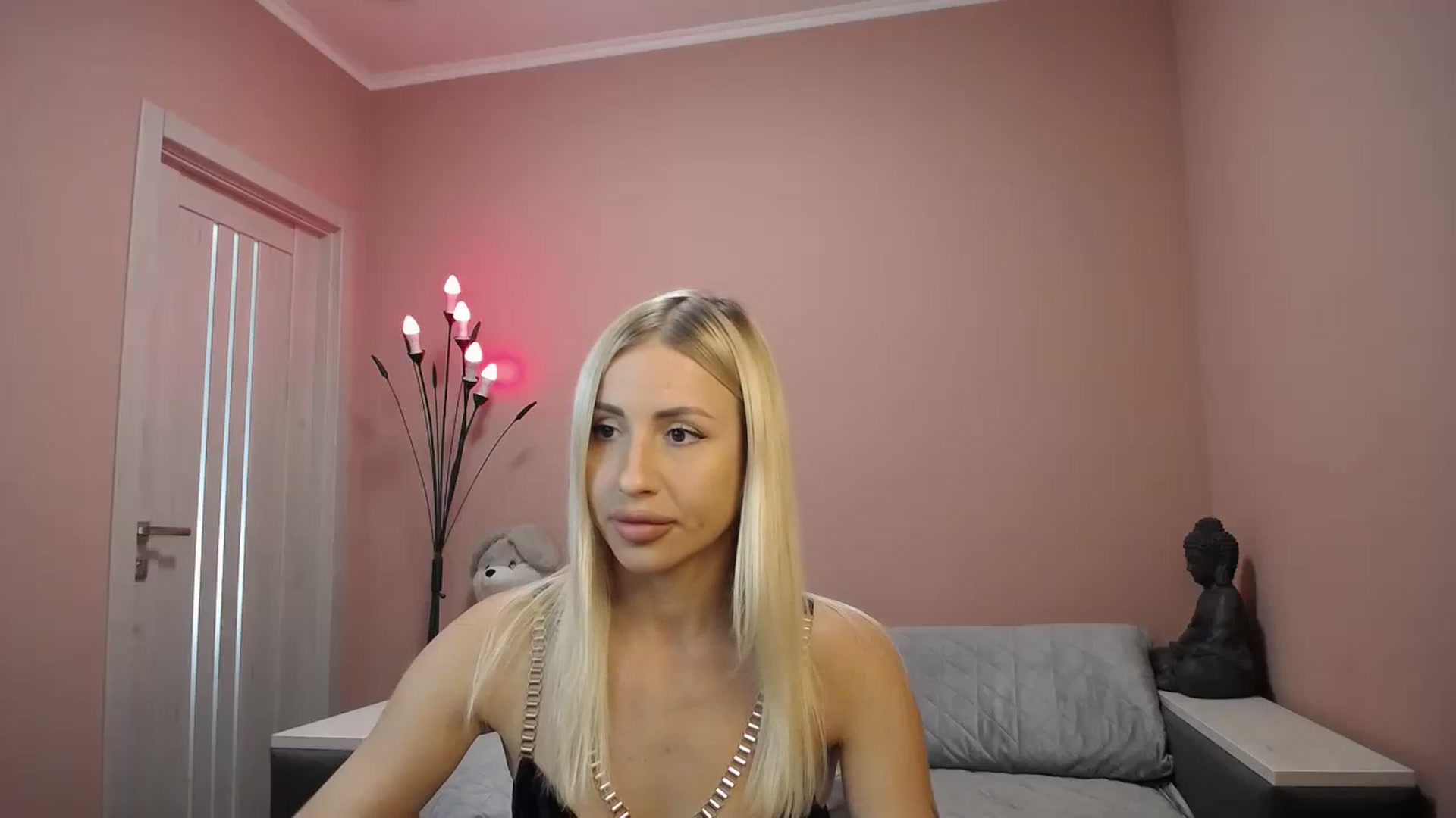 Gallery image thumbnail from KimKalash's myfreecams stream on, 08/06/2023, 10:26 image 16 of 20