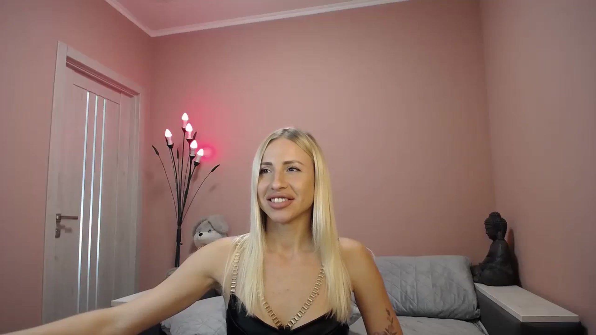 Gallery image thumbnail from KimKalash's myfreecams stream on, 08/06/2023, 10:26 image 17 of 20