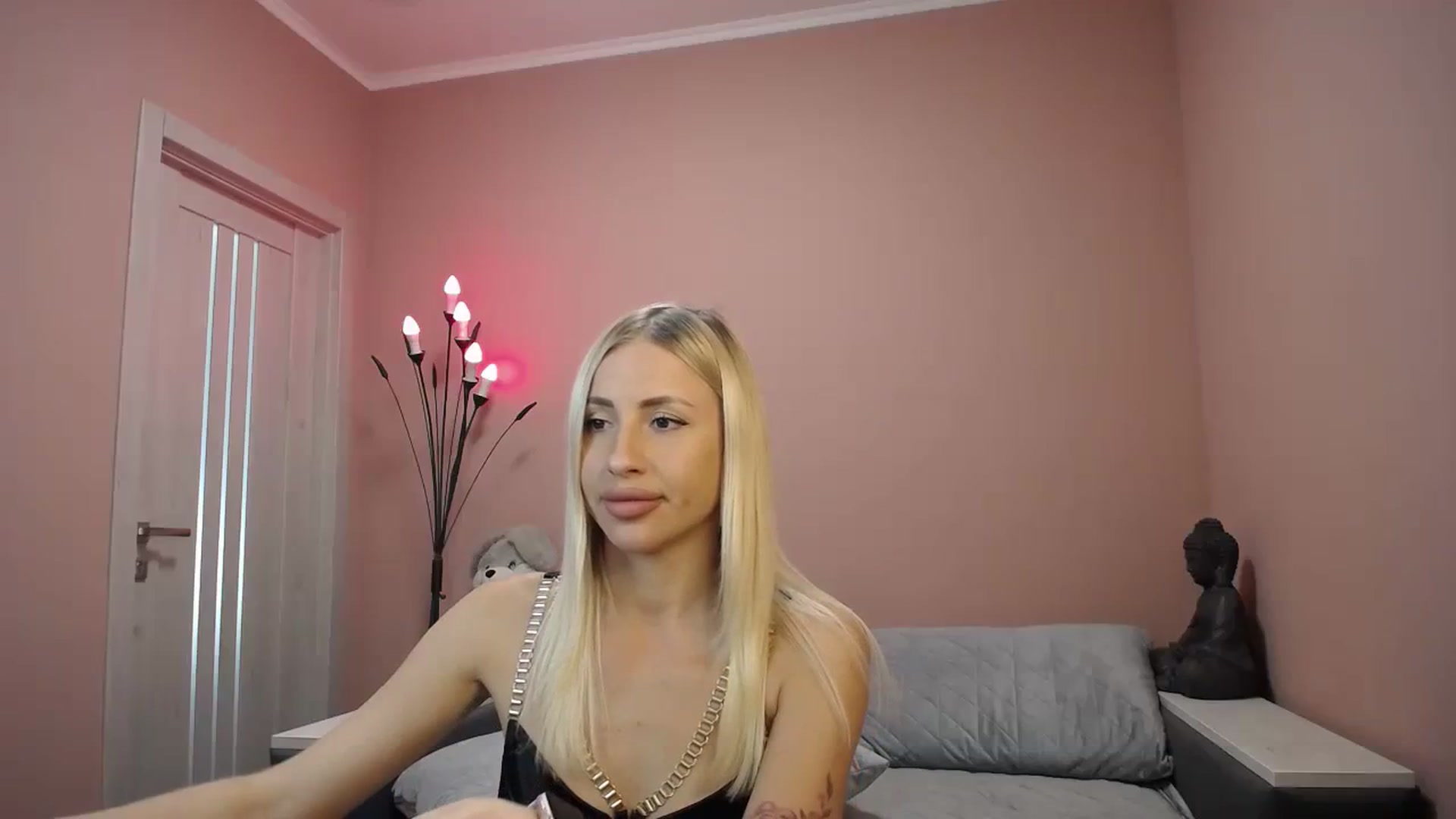 Gallery image thumbnail from KimKalash's myfreecams stream on, 08/06/2023, 10:26 image 8 of 20