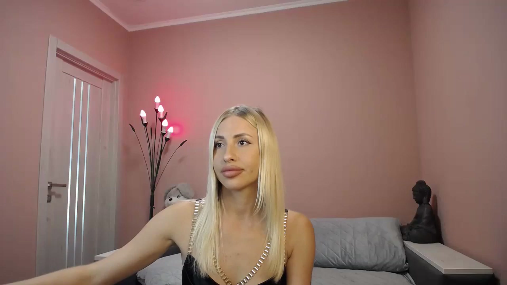 Gallery image thumbnail from KimKalash's myfreecams stream on, 08/06/2023, 10:26 image 6 of 20