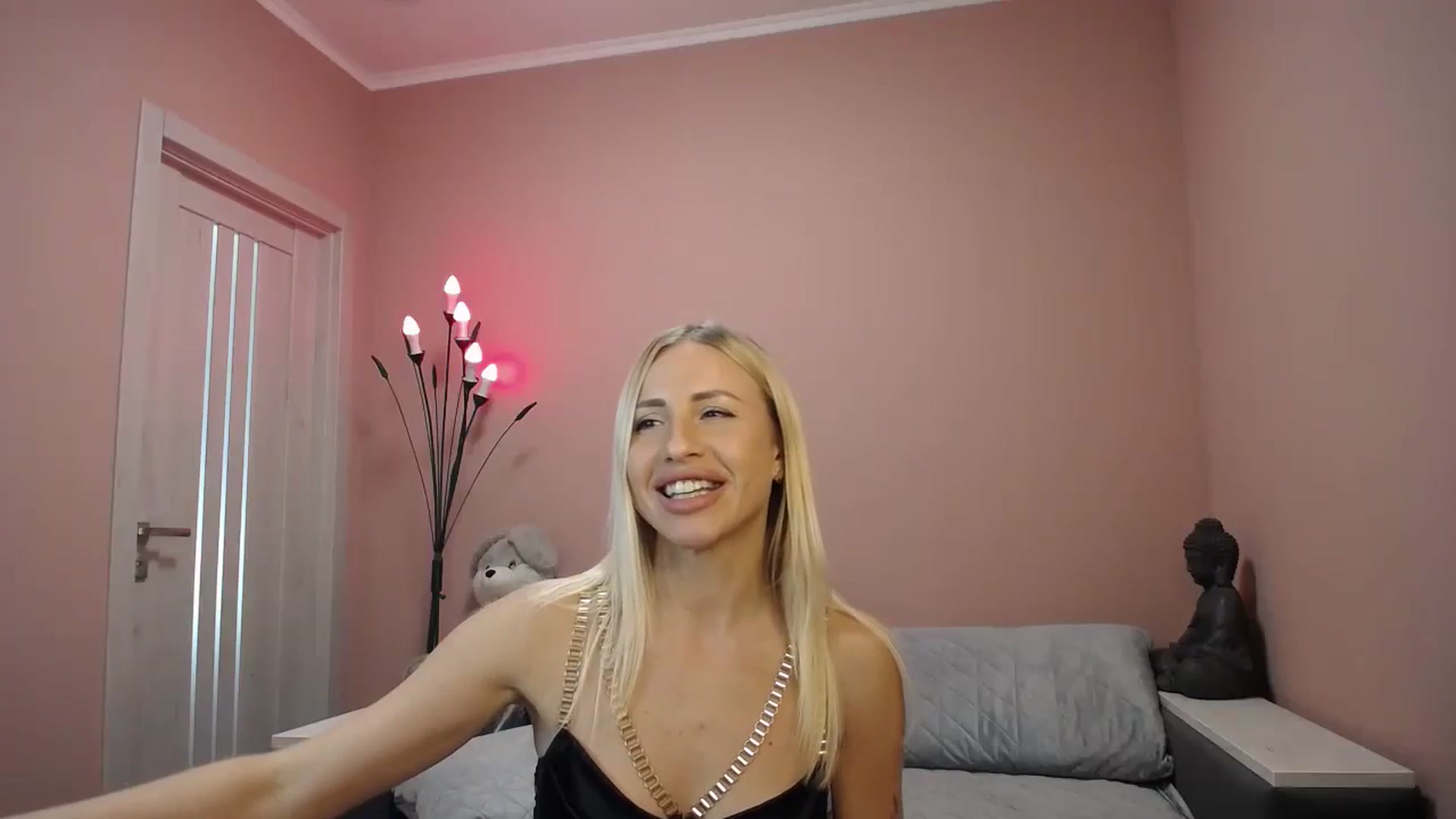 Gallery image thumbnail from KimKalash's myfreecams stream on, 08/06/2023, 10:26 image 9 of 20