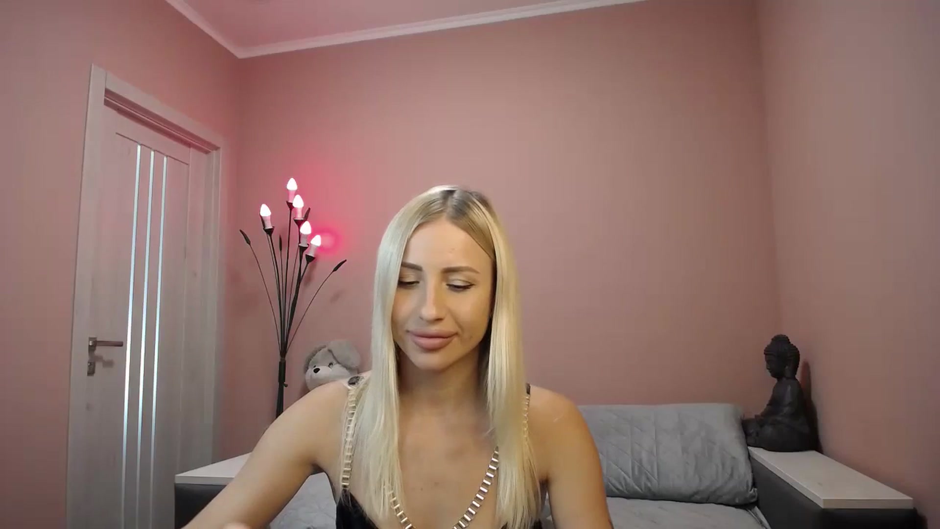 Gallery image thumbnail from KimKalash's myfreecams stream on, 08/06/2023, 10:26 image 18 of 20