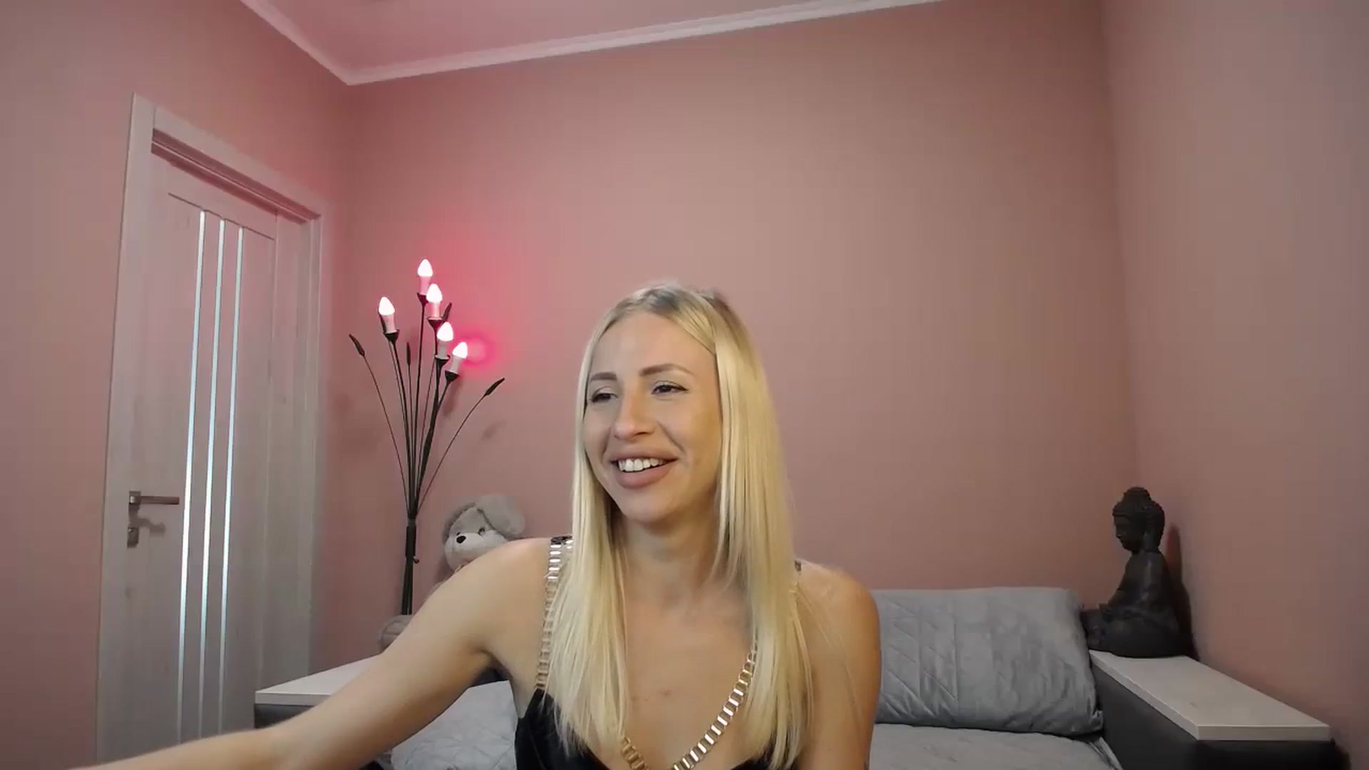Gallery image thumbnail from KimKalash's myfreecams stream on, 08/06/2023, 10:26 image 2 of 20