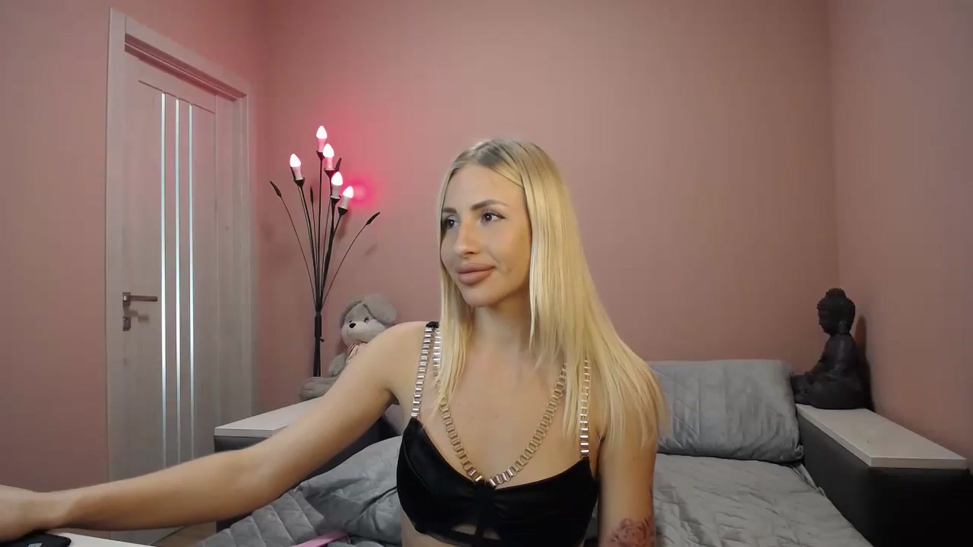 Gallery image thumbnail from KimKalash's myfreecams stream on, 08/06/2023, 11:27 image 2 of 20