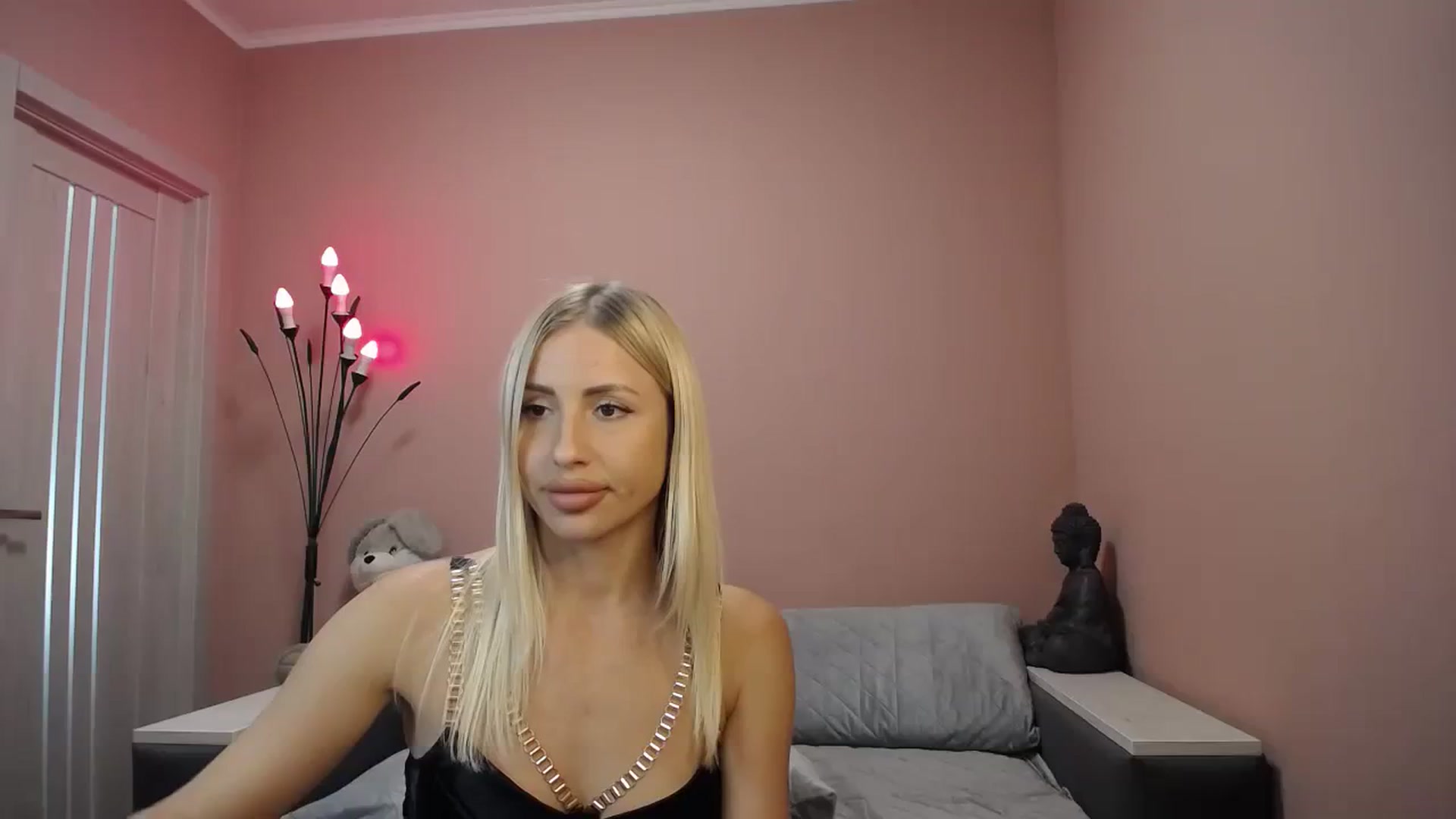Gallery image thumbnail from KimKalash's myfreecams stream on, 08/06/2023, 11:27 image 17 of 20