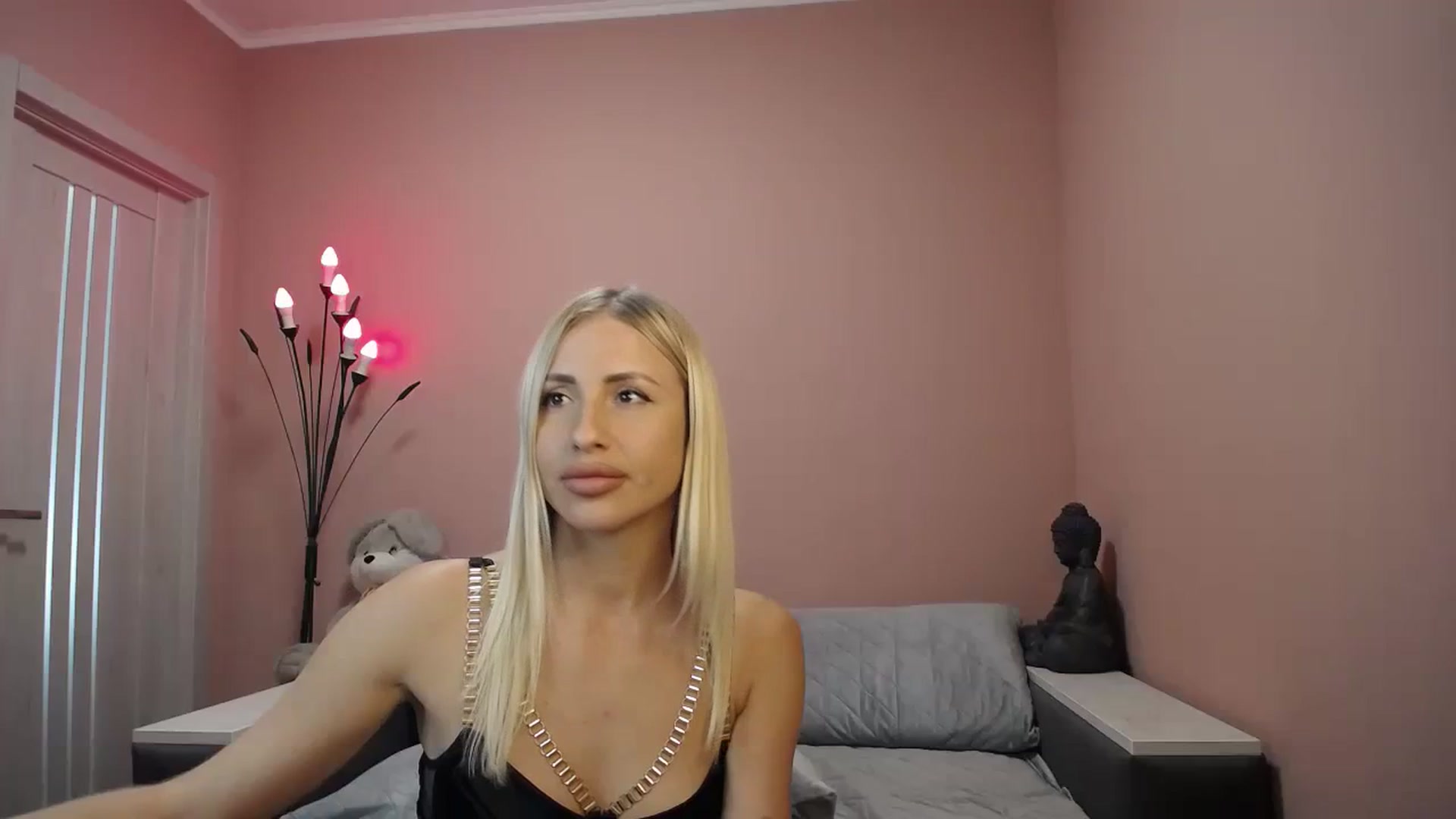 Gallery image thumbnail from KimKalash's myfreecams stream on, 08/06/2023, 11:27 image 20 of 20