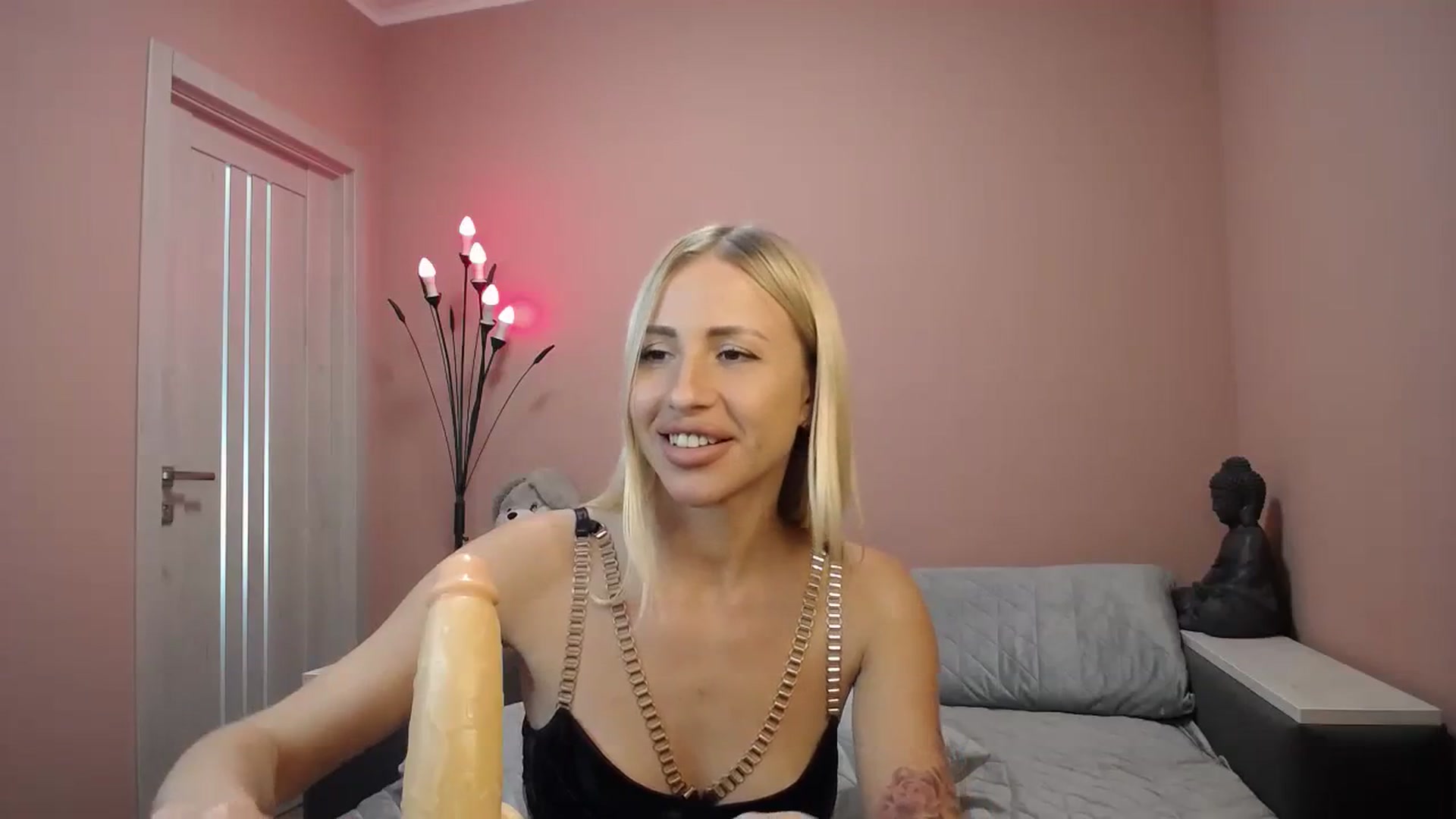 Gallery image thumbnail from KimKalash's myfreecams stream on, 08/06/2023, 12:35 image 2 of 20