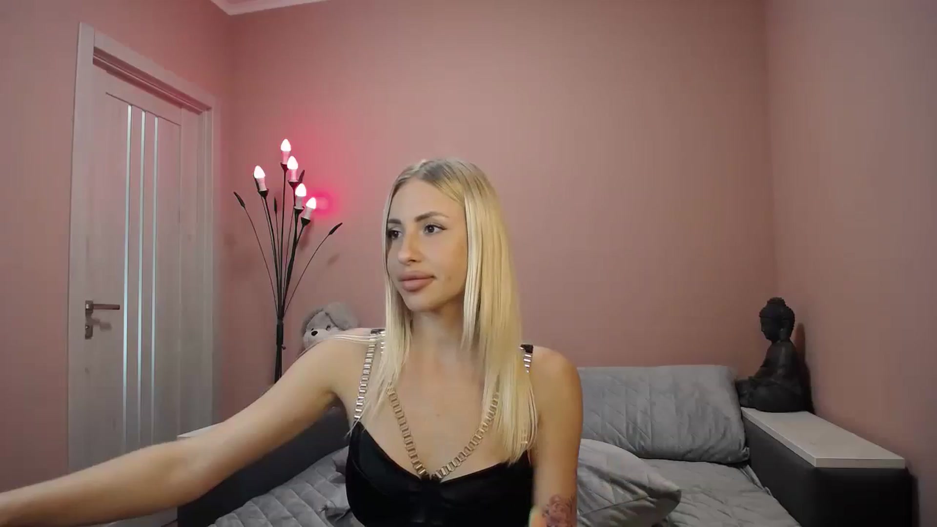 Gallery image thumbnail from KimKalash's myfreecams stream on, 08/06/2023, 13:50 image 13 of 20