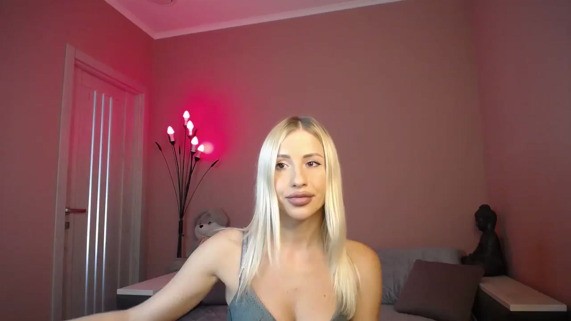 Gallery image thumbnail from KimKalash's myfreecams stream on, 08/07/2023, 08:41 image 13 of 20